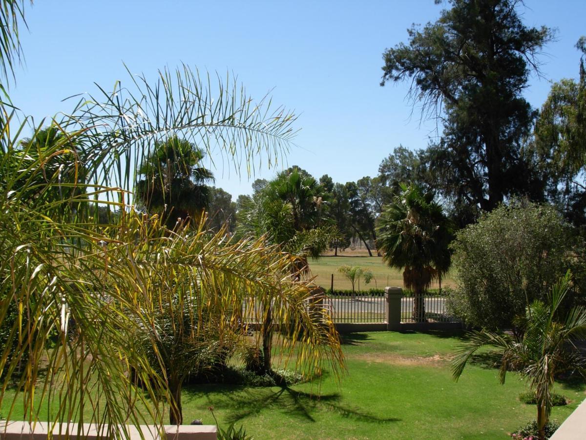 Oudtshoorn Guest House Bagian luar foto